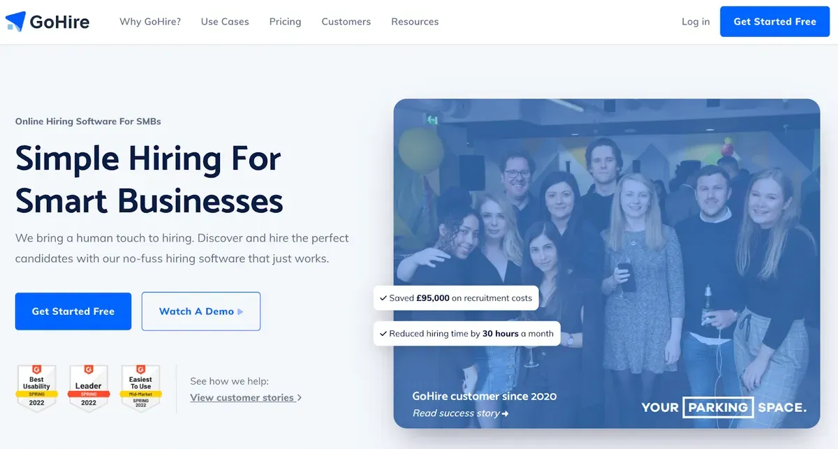 Équipe GoHire souriante célébrant des économies de recrutement